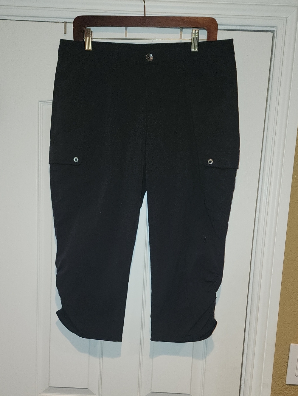 Eddie Bauer Black Cropped Cargo Pants, Sz 12